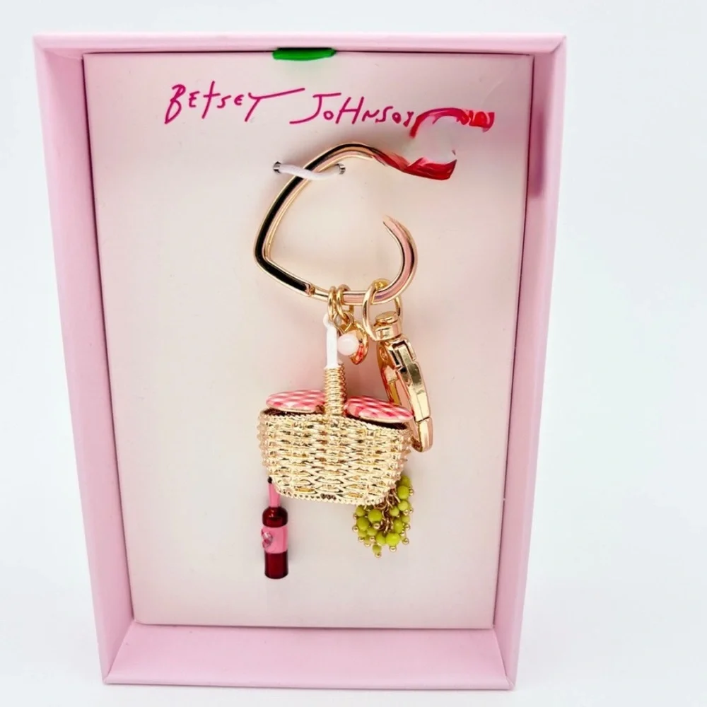 👉✨️ Betsey Johnson Picnic Basket Keychain Charm Gold Tone Wine Grapes